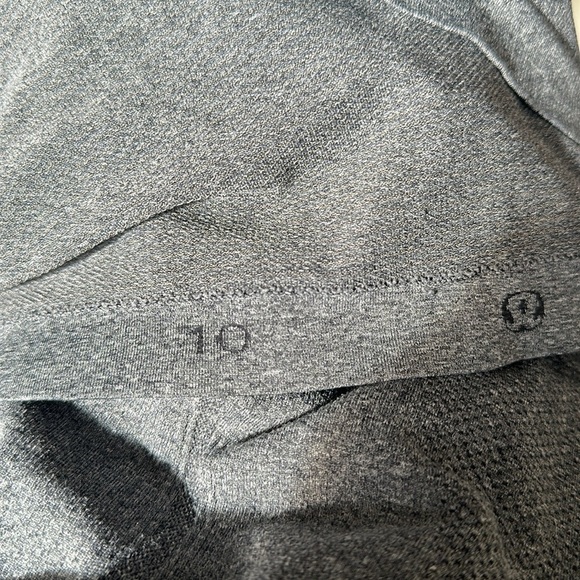 Lululemon 10 grey long sleeve Run Swiftly tech with thumb holes, great pre owned - Picture 6 of 7